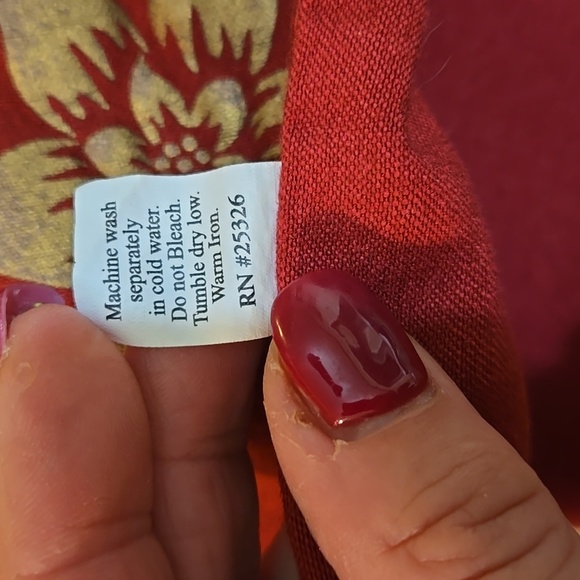 Cloth Napkins w/Poinsettia - Picture 5 of 6